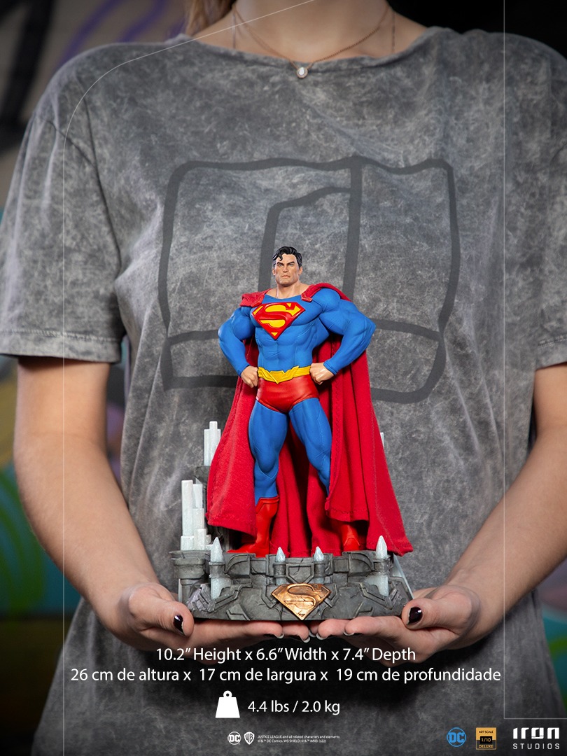 Man of Steel statue shows new Superman costume